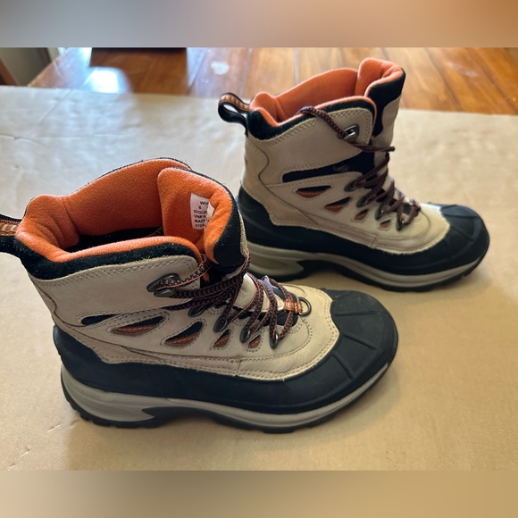 LL Bean Womens Waterproof Snowshoes  Size:8 - Picture 2 of 5